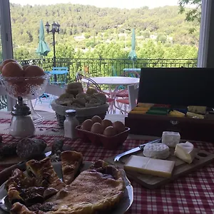 La Maison Du Bonheur Bed & Breakfast